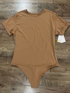 Auden Short Sleeve Bodysuit in Camel Brown